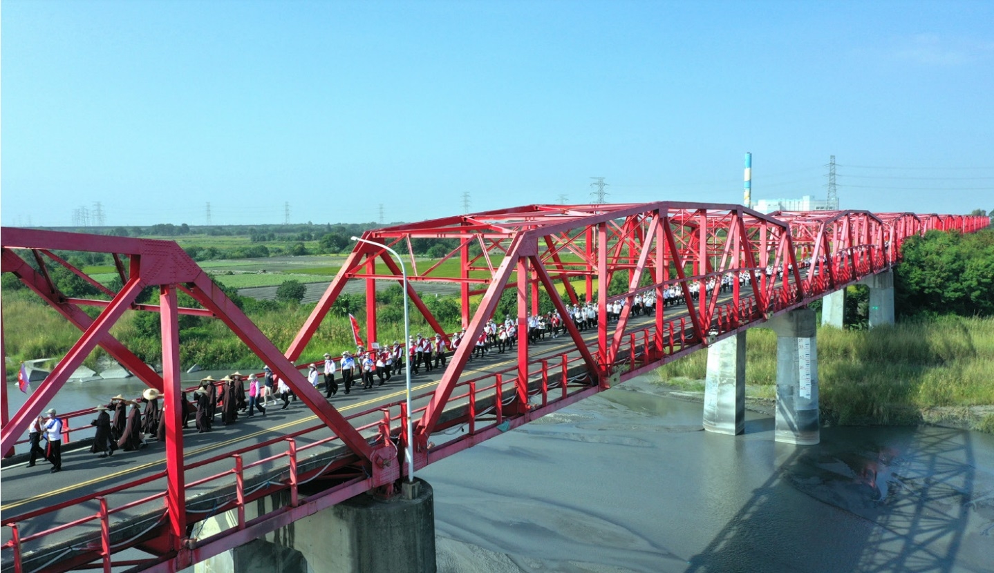 全台灣靈鷲人齊聚西螺大橋開始「第六屆大悲行腳」